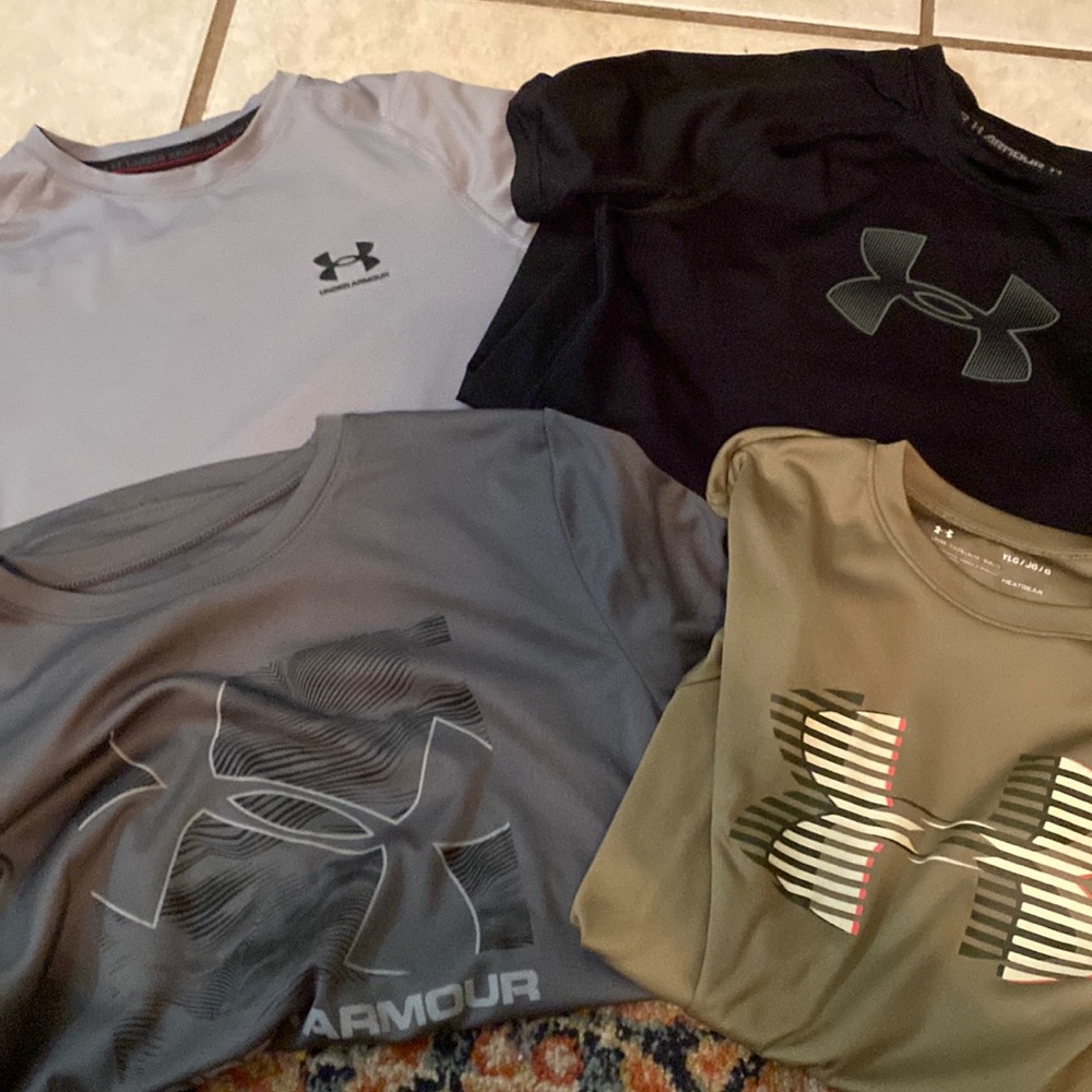 Youth Large - UA set of 4 shirts